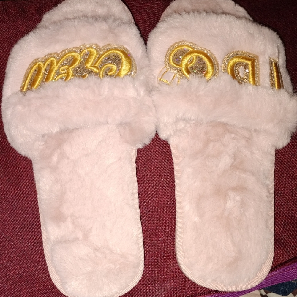 Elegant Cream Fur Slippers with Gold Embroidery